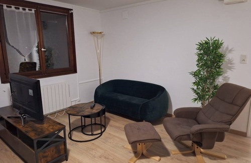 Pougny Apartment | T2 close to Swiss customs, train to Geneva (20 min), TPG bus