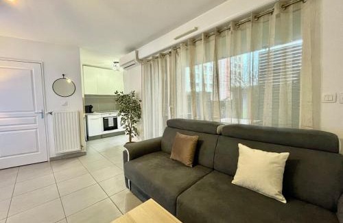 Decines-Charpieu Apartment | T2 cosy avec parking - Goupama Stadium LDLC Arena
