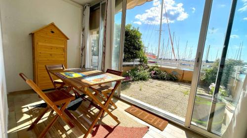 Frontignan Apartment | T2 cosy vue sur le port de plaisance