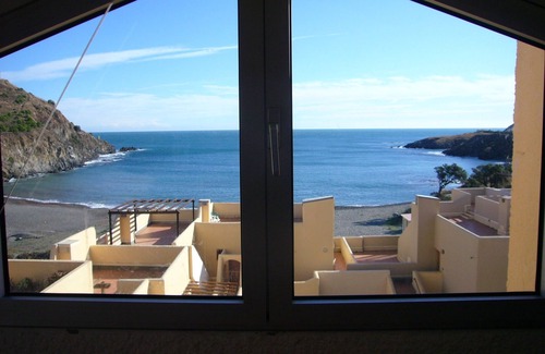 Cerbere Apartment | T2 feet in the water