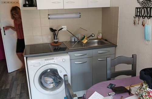 Canet-en-Roussillon Apartment | T2 garden level, south-facing. Parking, swimming pool, beach 800 m, secure residence.