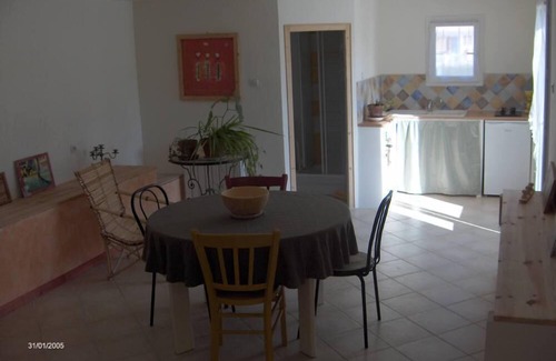 Cadenet Apartment | T2 ground floor villa level access terrace garden