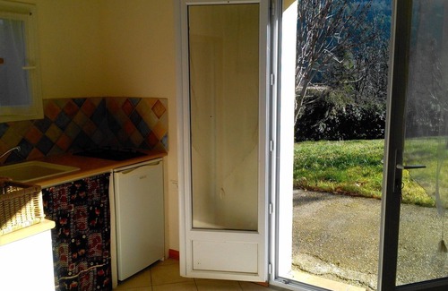 Cadenet Apartment | T2 ground floor villa level access terrace garden