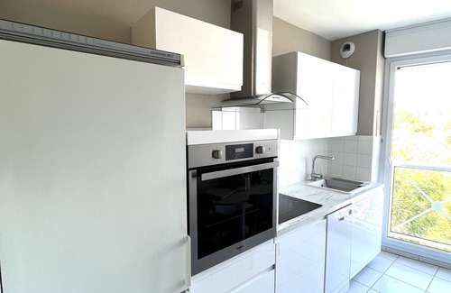 Sanary-sur-Mer Apartment | T2, luxury, 52m2, HYPERCENTRE SANARY, parking, air conditioning, wifi, quiet, unobstructed view.