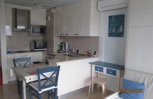 Hendaye Apartment | T2 MAGNIFICENT PORT VIEW, PARKING, BEACH 100m, SWIMMING POOL, WIFI, THALASSO 50m