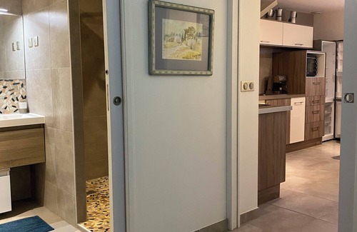 Lauris House | T2 (part of villa) detached, cosy, quiet with terrace/garden, parking