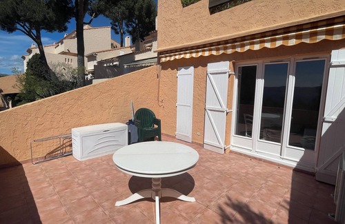 La Madrague Apartment | T2 sea view, very quiet.