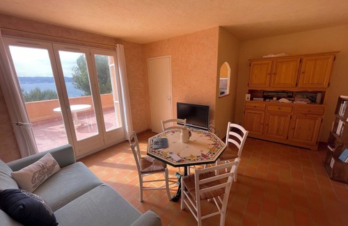 La Madrague Apartment | T2 sea view, very quiet.