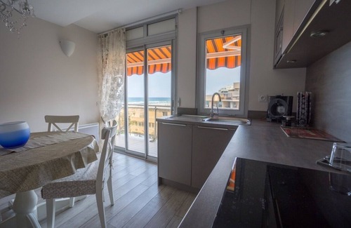 La Cote Radieuse Apartment | T2 STANDING 4 * sea front, 44m2 beach edge (20m) 4 people, 1 bedroom, WIFI FREE