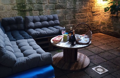 Saint-Cirq Apartment | T2 with courtyard and romantic terrace. Unusual spa at extra charge, Pets allowed