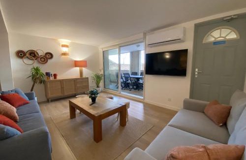 Homps Apartment | T3 bis bord du canal du midi piscine