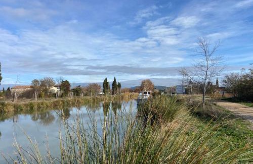 Homps Apartment | T3 bis bord du canal du midi piscine
