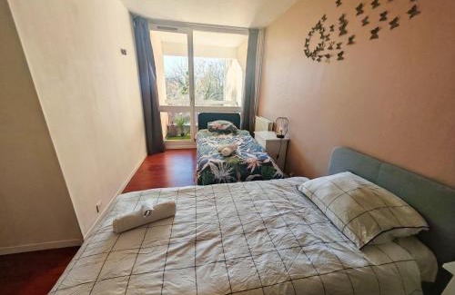 Elancourt Apartment | T3 COSY petit balcon 5mins France miniature
