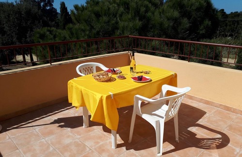 Lozari Apartment | T3 duplex 10 minutes from the beach. Clim/pool. Shops nearby.