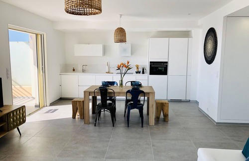 Le Lavandou Apartment | T3 seafront ,75 m2 magical sea view, 5th and last floor,New condition