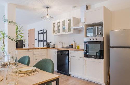 Toulouse East Apartment | T3 Tropical avec parking gratuit, terrasse et wifi