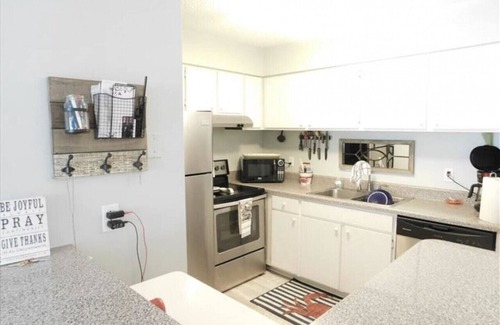 Demere Park Condo | T7 Island memories await! 1 bed, sleeps 5