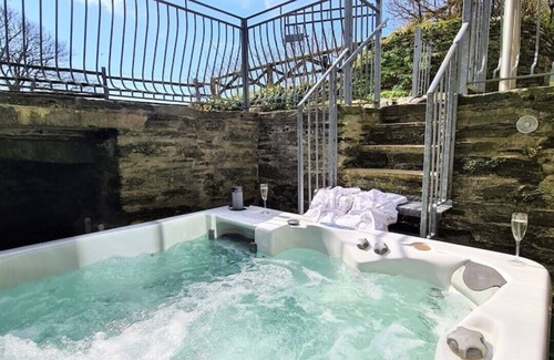 Fivelanes Ski Chalet | Ta Mill Meadowview Chalet 1 in a Stunning Retreat