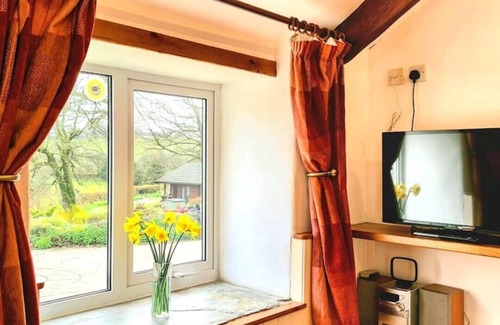 Fivelanes Cottage | Ta Mill Smithy Cottage in a Stunning Retreat