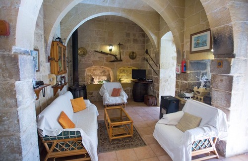 Santa Lucija Other | Ta' Nikola Farmhouse Sleeps 6 (3 Bedrooms)