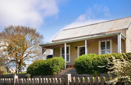 Daylesford House | Table Hill Cottage - dog friendly retreat