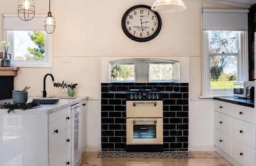 Daylesford Cottage | Table Hill Cottage is your quintessential Daylesford miner’s cottage