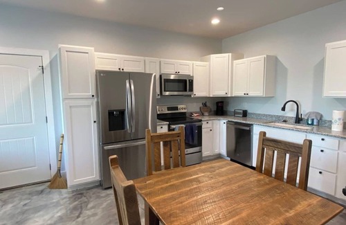 Indian Point Villa | Table Rock Lake Villa: Walk-in, Poolside, Game Room, Epic Views, 3 min from SDC!