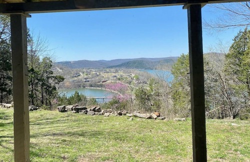 Eureka Springs House | Table Rock Lakeview Home Retreat: Stunning Sunsets, Close to Eureka Springs