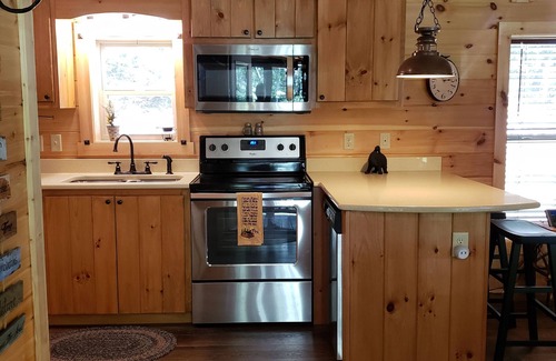 Pickens Cabin | Table Rock Retreat. Cozy cabin with hot tub
