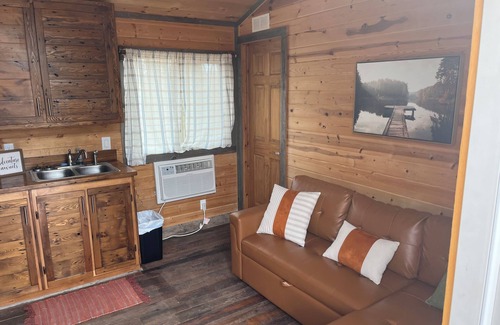 Eagle Rock Cabin | Table Rock Tiny Home Mill Creek Cabin