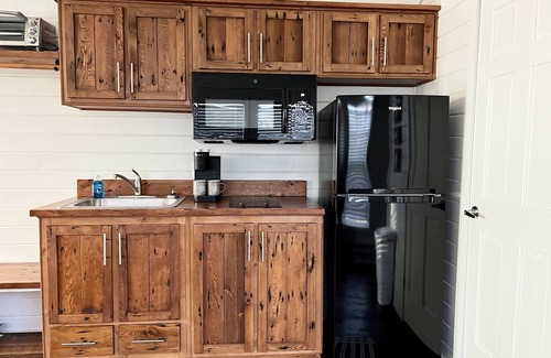 Eagle Rock Cabin | Table Rock Tiny Home The Bear's Den