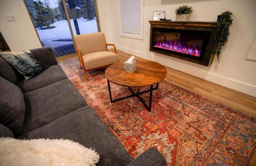 Victor House | Tablerock Townhome
