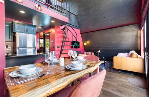Omaha Cabin | TableRockLake Romantic HeatedPool PetFriendly ThunderRidge Close