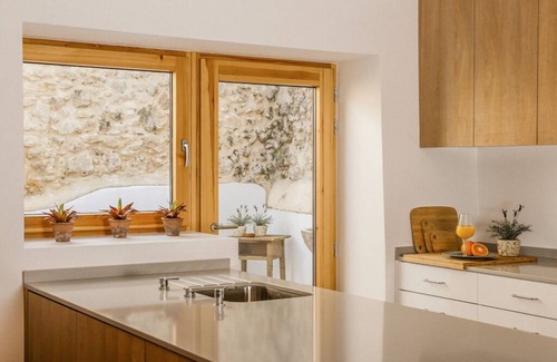 Ourem House | TACOARIA - Blue Haven