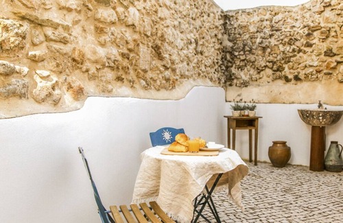 Ourem House | TACOARIA - Blue Haven