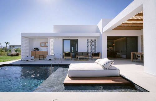 Tingaki Villa | TAF Beach Villas with Tesla