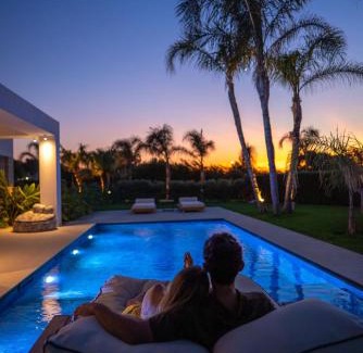 Tingaki Hotel | TAF Villas Beach Resort with Tesla