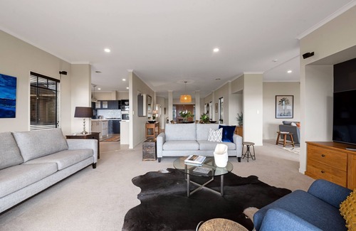 Kawaha Point House | "Taha Moana" Step out the door onto the lake front