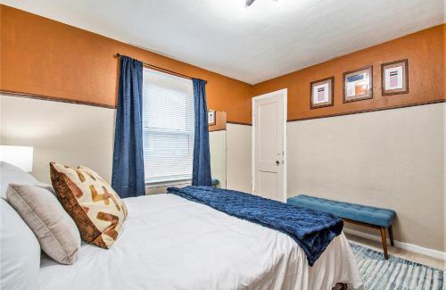 South Bend House | Tahanan - Cozy 4BD Near Downtown & UND - Gameroom