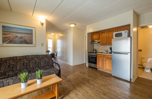 North End Hotel | Tahiti Inn