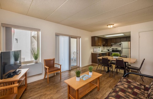 North End Hotel | Tahiti Inn