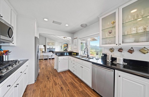 Mystic Hills House | Tahiti Paradise in Laguna Beach, PET FRIENDLY, STUNNING VIEWS, BOOK Now!