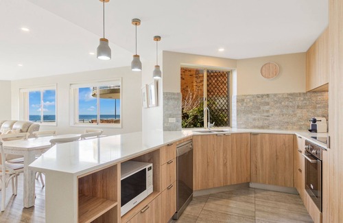 Bilinga Apartment | Tahnee Court Unit 3- Absolute beachfront apartment on Bilinga Beach with Wi-Fi Included.