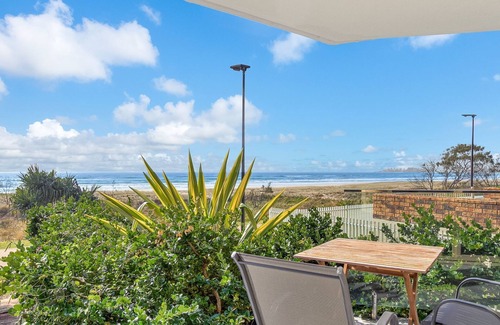 Bilinga Apartment | Tahnee Court Unit 3- Absolute beachfront apartment on Bilinga Beach with Wi-Fi Included.