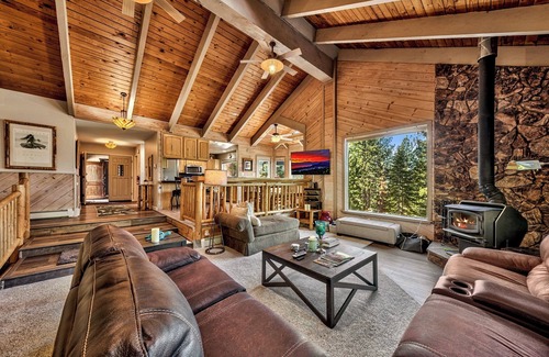 Country Club Estates House | Tahoe Aloha Cabin: TWO Kitchens & Living Rooms, Game Rm, Hot tub, Fitness Equip
