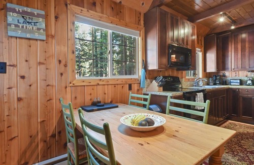 Tahoma Cabin | Tahoe Cabin 1 mile from lake. Great for family or couples!