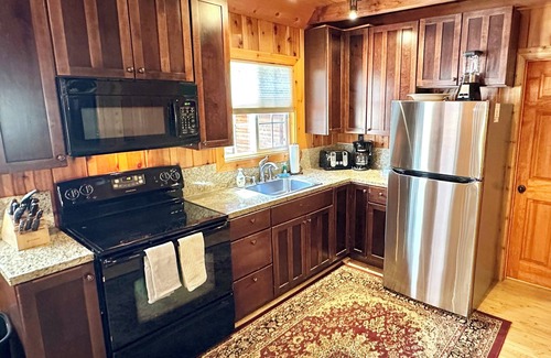 Tahoma Cabin | Tahoe Cabin 1 mile from lake. Great for family or couples!