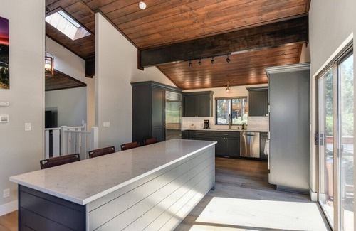Lake Forest House | Tahoe City Dollar Point Luxury - with Lake View/Hot Tub & AC
