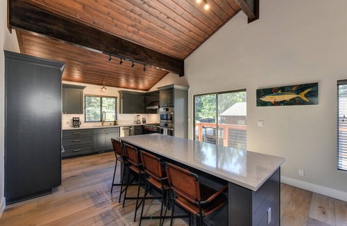 Lake Forest House | Tahoe City Dollar Point Luxury - with Lake View/Hot Tub & AC