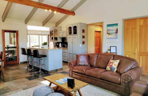 Lake Forest House | Tahoe City Retreat with A/C & hot tub -Dollar Point- walk to beach - fenced yard